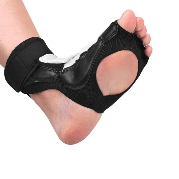 taekwondo footwear, martial arts shoes, training shoes, protective footwear, taekwondo gear, breathable shoes, lightweight taekwondo shoes, open-toe taekwondo shoes, anti-slip martial arts shoes, kickboxing shoes, taekwondo equipment