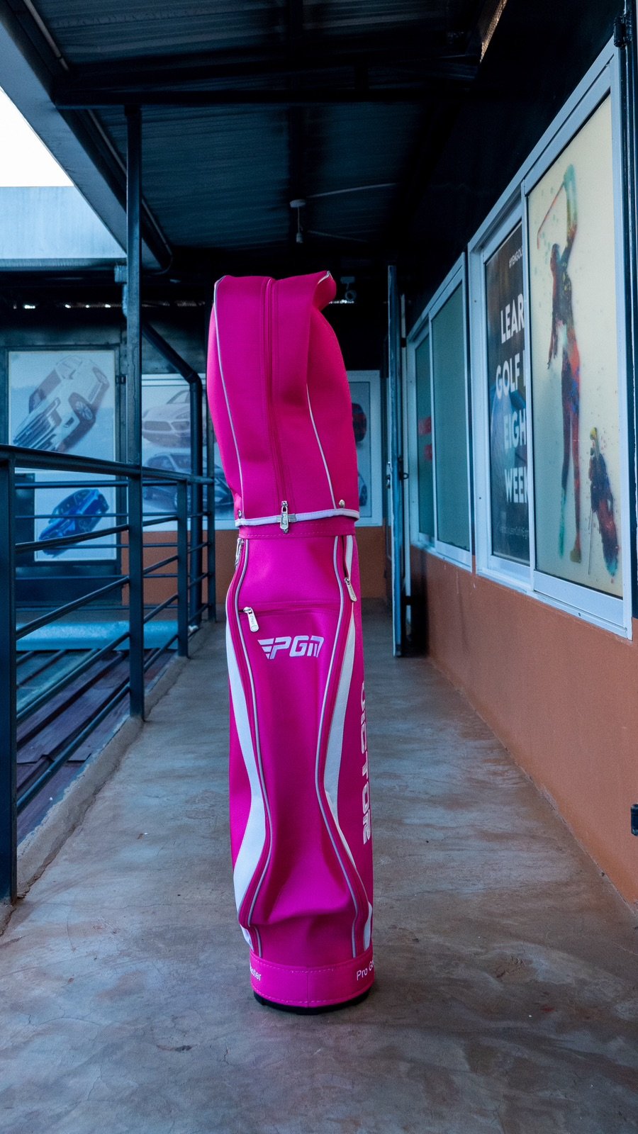 pink empty bag pink golf bag, empty golf bag pink, ladies golf bag, women golf carry bag, lightweight golf bag, golf bag without clubs, pink ladies golf bag, golf stand bag women, stylish golf bag, female golf accessories